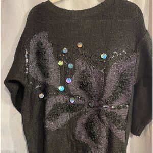 The sweater weather is almost here so why not a Vintage sweater for warmth. Med